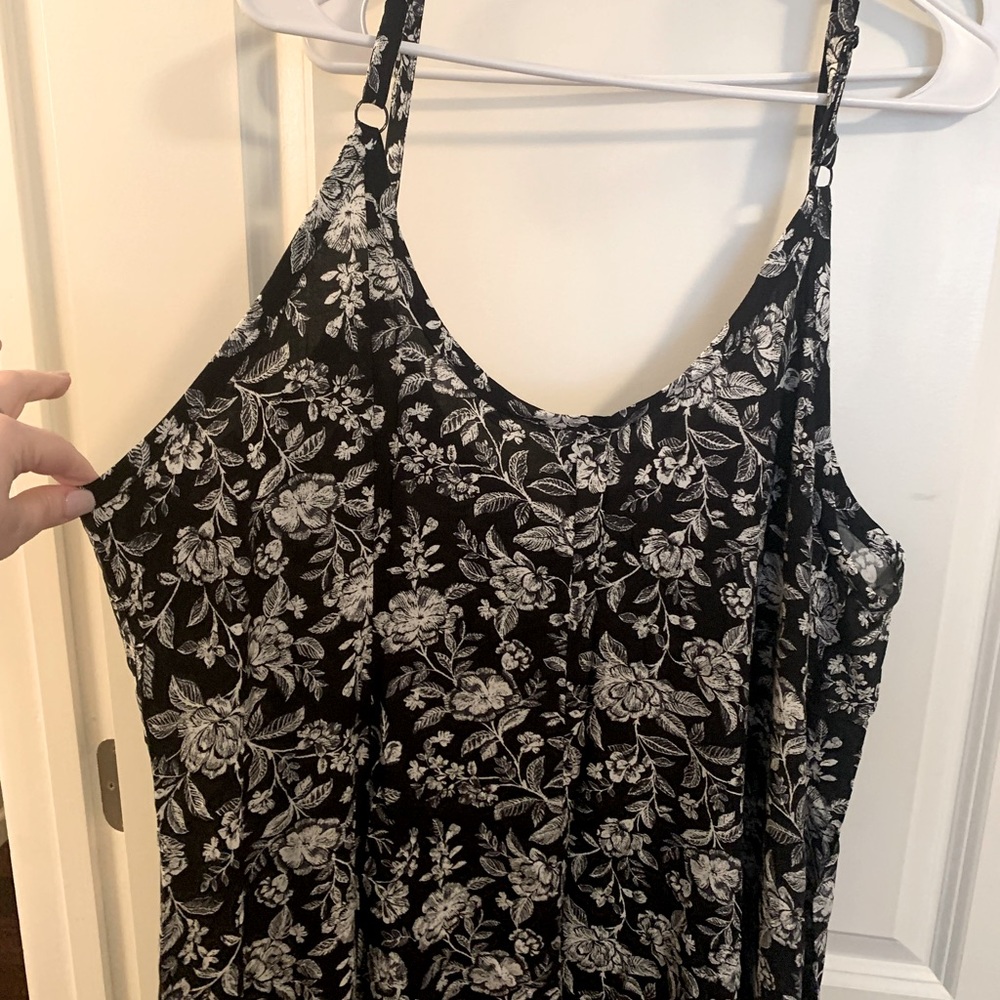 Beautiful black and white flowered long flowy Torrid dress. New with tags.